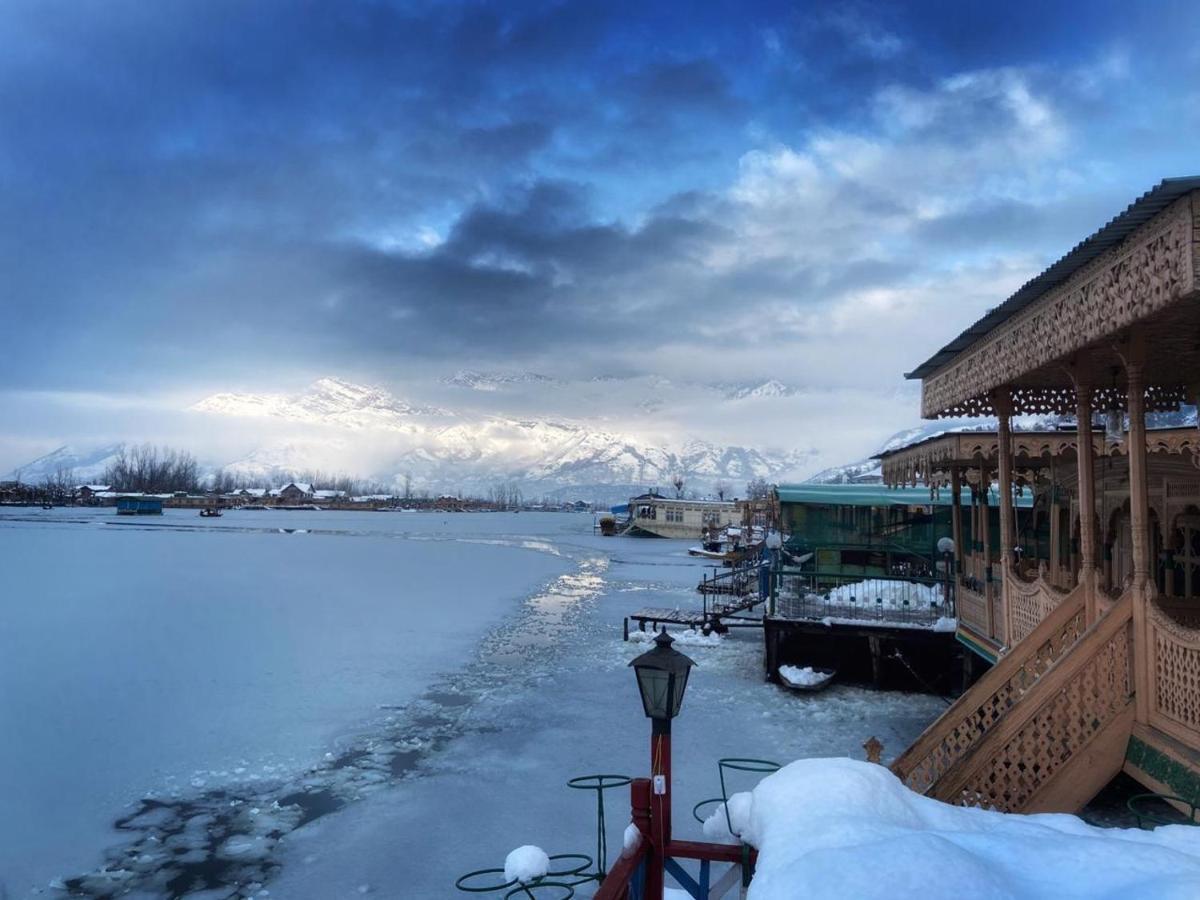 ホテル Chicago Group Of Houseboats Srīnagar エクステリア 写真
