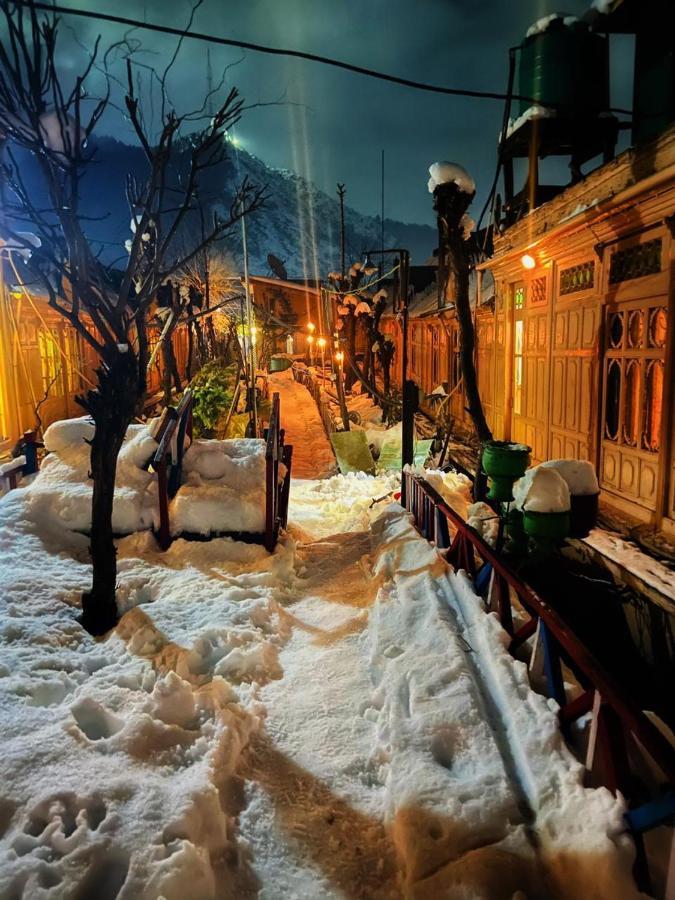 ホテル Chicago Group Of Houseboats Srīnagar エクステリア 写真
