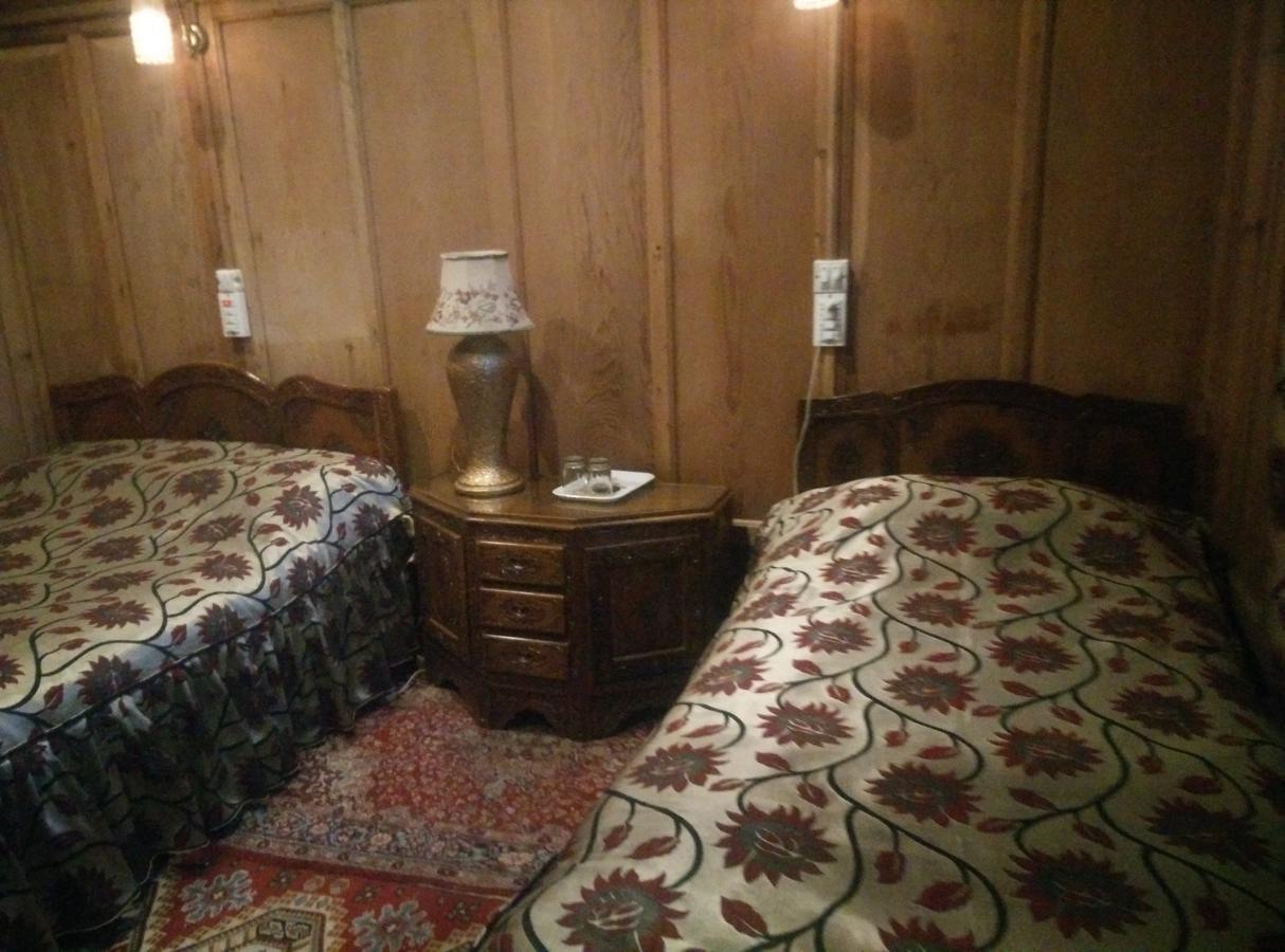 ホテル Chicago Group Of Houseboats Srīnagar エクステリア 写真