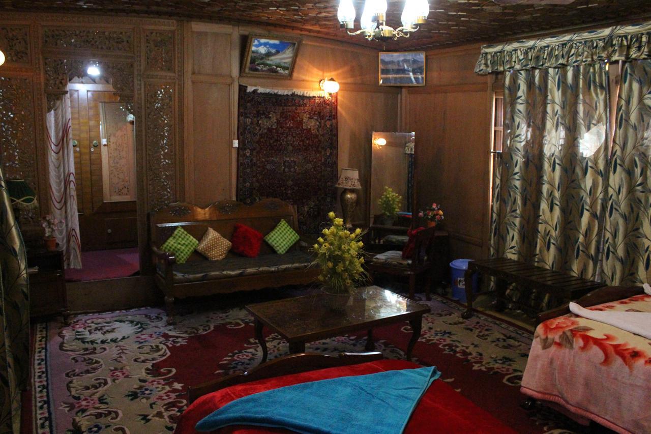 ホテル Chicago Group Of Houseboats Srīnagar エクステリア 写真