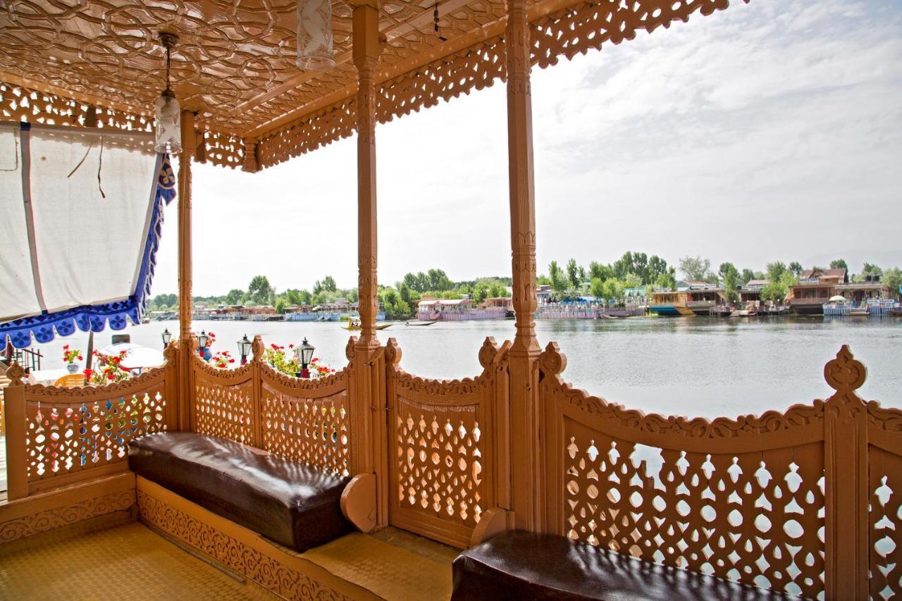 ホテル Chicago Group Of Houseboats Srīnagar エクステリア 写真