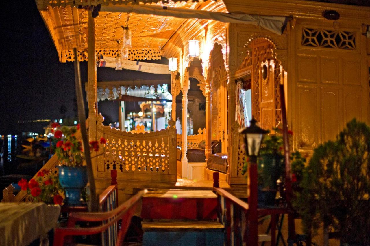ホテル Chicago Group Of Houseboats Srīnagar エクステリア 写真