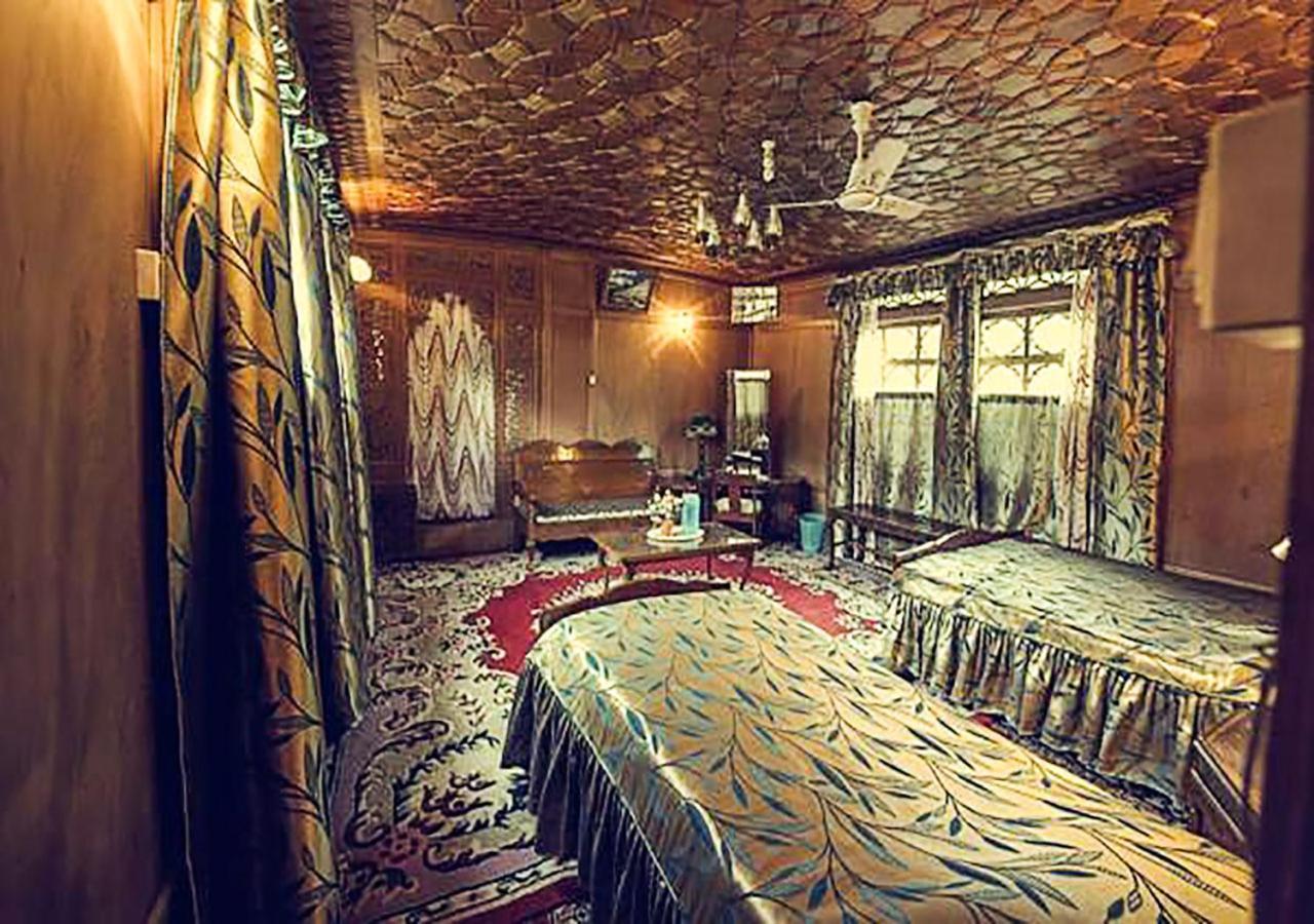 ホテル Chicago Group Of Houseboats Srīnagar エクステリア 写真