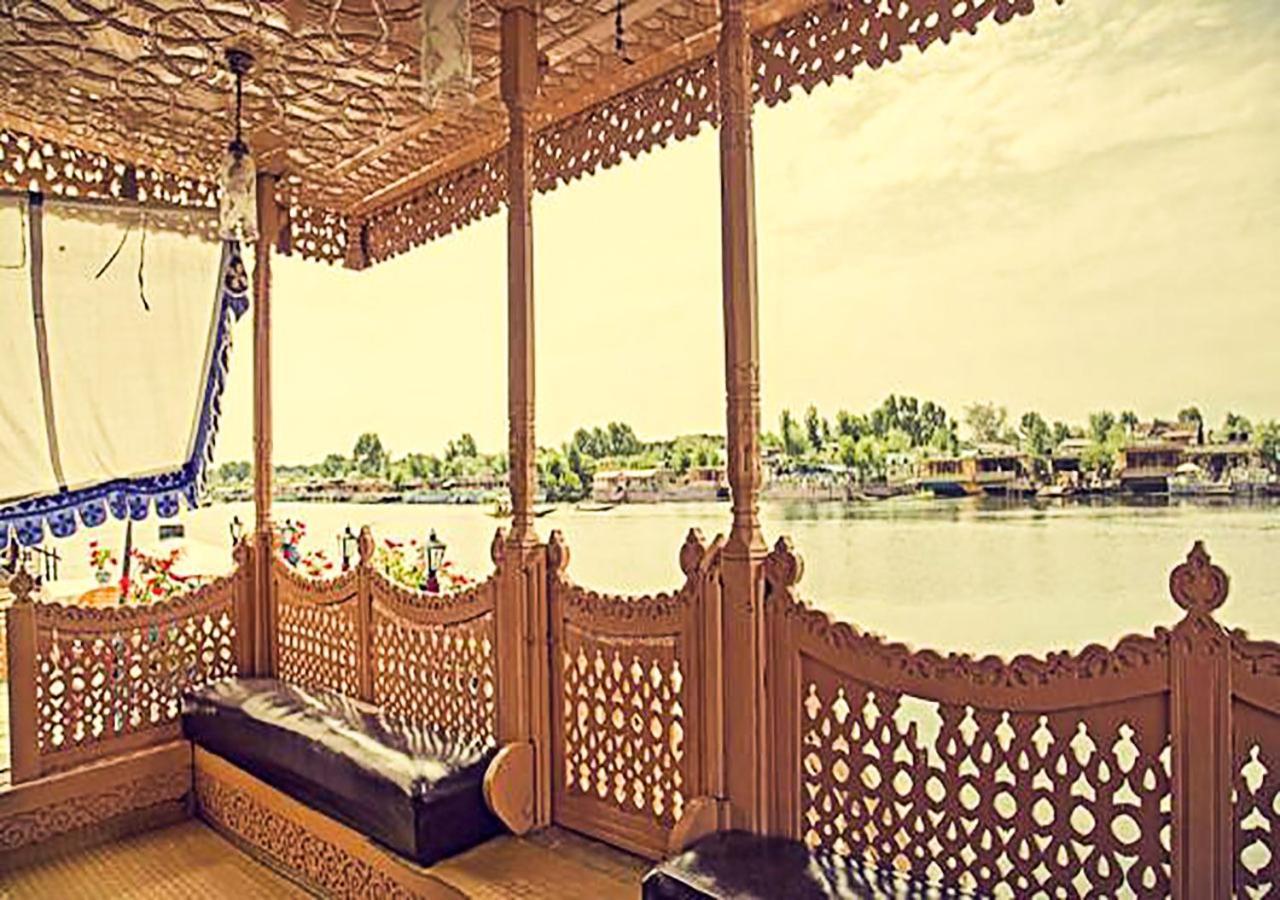 ホテル Chicago Group Of Houseboats Srīnagar エクステリア 写真